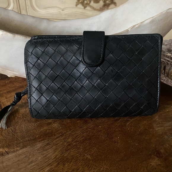 Bottega Veneta black woven wallet - Picture 8 of 10